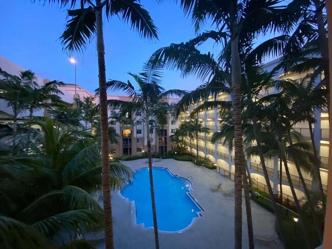 1690 Renaissance Commons Blvd in Boynton Beach, FL - Building Photo - Building Photo