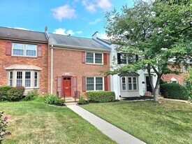 5988 Queenston St in West Springfield, VA - Building Photo