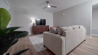 Woodlawn Estates in Bardstown, KY - Building Photo