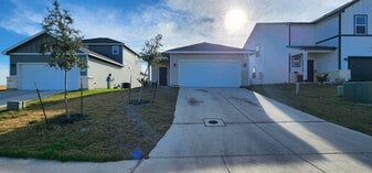 4150 Admirals Bnd in Converse, TX - Building Photo