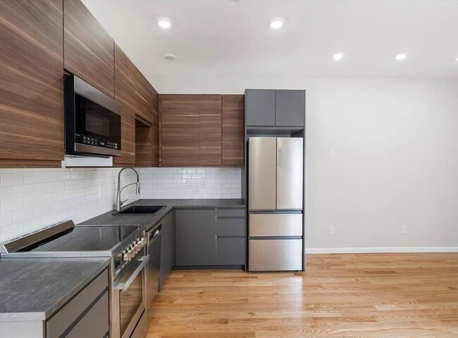 334 St Paul St in Baltimore, MD - Building Photo - Building Photo