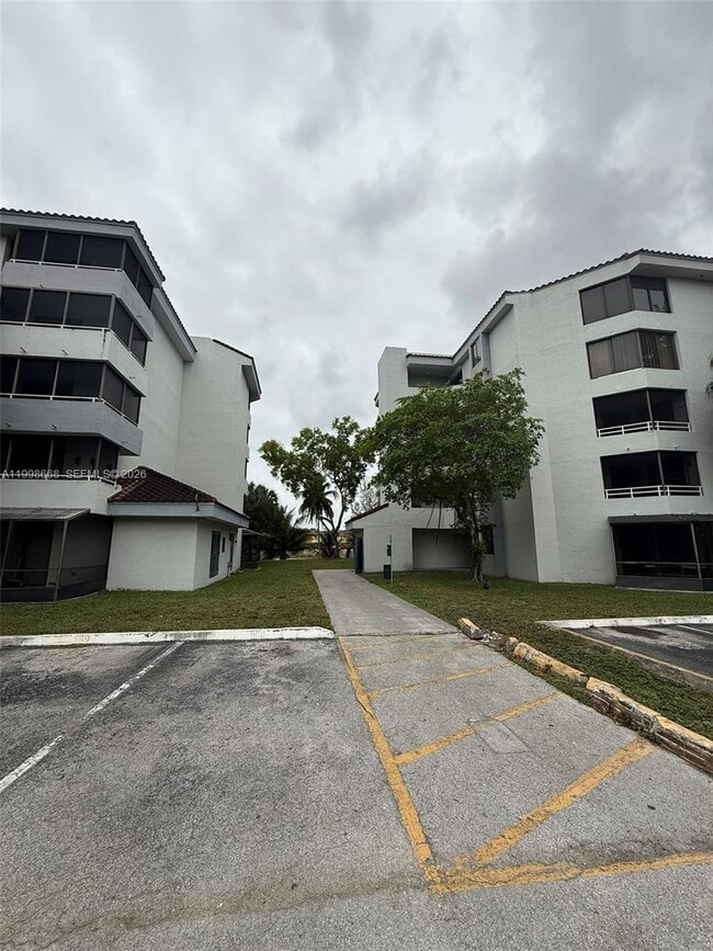 8335 SW 152nd Ave in Miami, FL - Building Photo - Building Photo