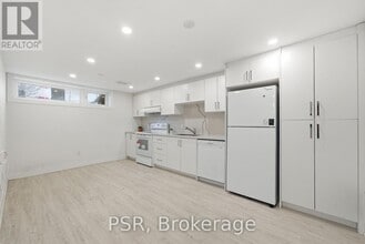 27 Kigsview Blvd in Toronto, ON - Building Photo - Building Photo