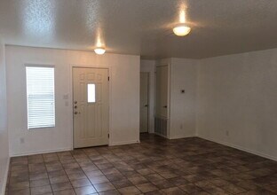 5011 Mustang View in San Antonio, TX - Building Photo - Building Photo