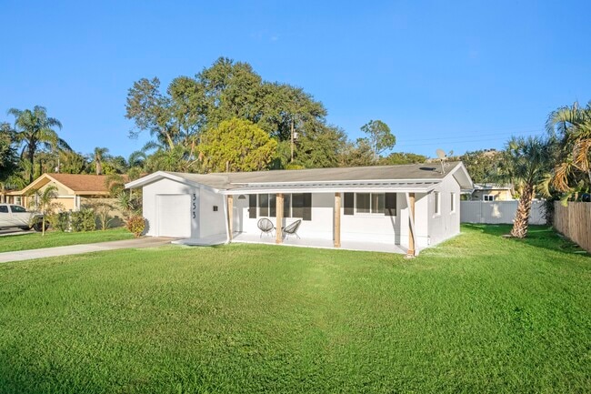 353 Shirley Ave in Belleair, FL - Building Photo - Building Photo