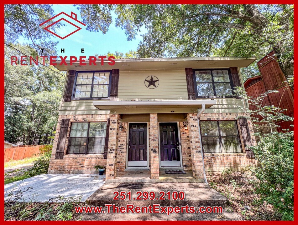 953 Dickenson Ave in Mobile, AL - Building Photo