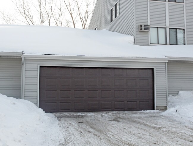 Round Lake Estates in Little Canada, MN - Building Photo - Building Photo