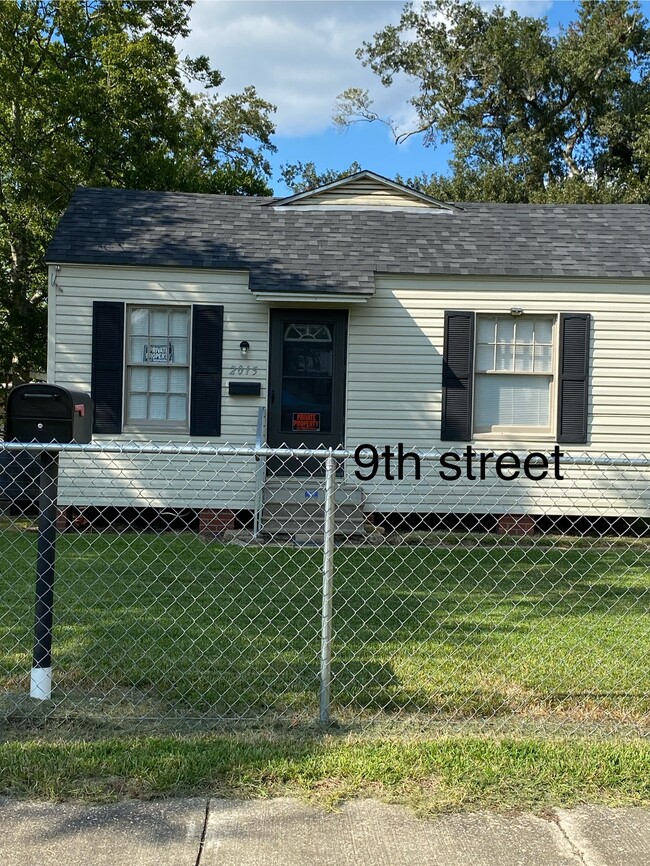 property at 2015 9th St