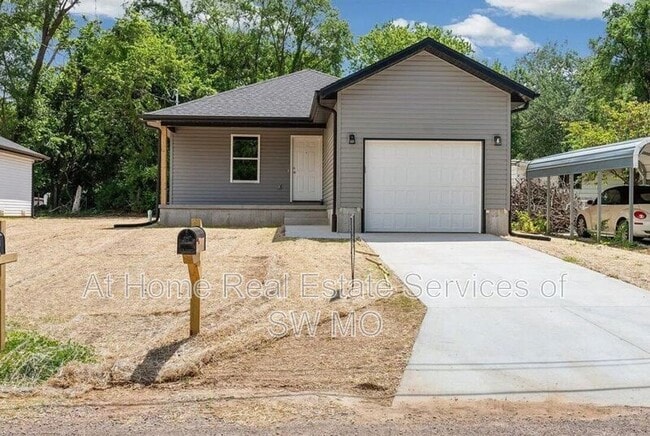 property at 1052 S Overhill Ave