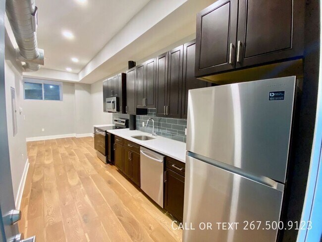 1523 W Girard Ave