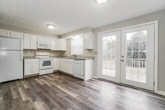 6976 Endsleigh Dr in Reynoldsburg, OH - Building Photo - Building Photo