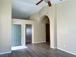 1829 Oak Bluffs Ave in North Las Vegas, NV - Building Photo - Building Photo