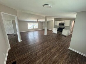 1947 Wild Cherry Dr in Tallahassee, FL - Building Photo - Building Photo