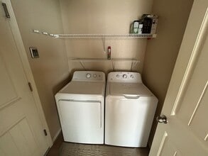 3054 S Foster Ct in Tulare, CA - Building Photo - Building Photo