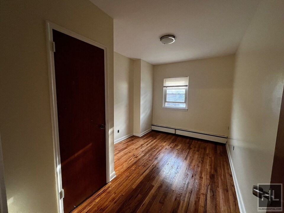 AMUNDSON AVENUE in Bronx, NY - Building Photo