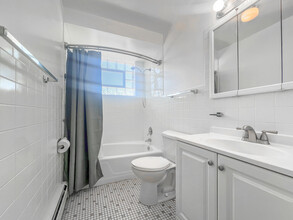 7256 N Bell Ave in Chicago, IL - Building Photo - Interior Photo