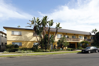 Matilija Court Apartments in Sherman Oaks, CA - Building Photo - Building Photo