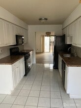 304 Merrywood Dr in Edison, NJ - Building Photo - Building Photo