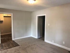 1504 Crest Rd in Raleigh, NC - Building Photo - Building Photo