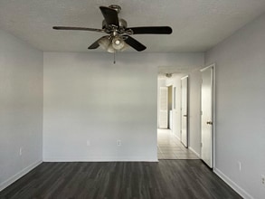 1215 Shalom Dr in Myrtle Beach, SC - Foto de edificio - Building Photo