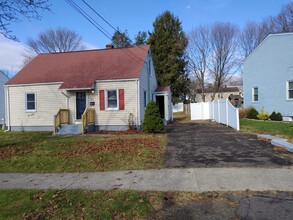 134 W Side Dr in Hamden, CT - Building Photo - Building Photo