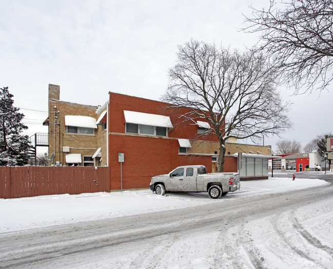 6929 Cermak Rd in Berwyn, IL - Foto de edificio - Building Photo