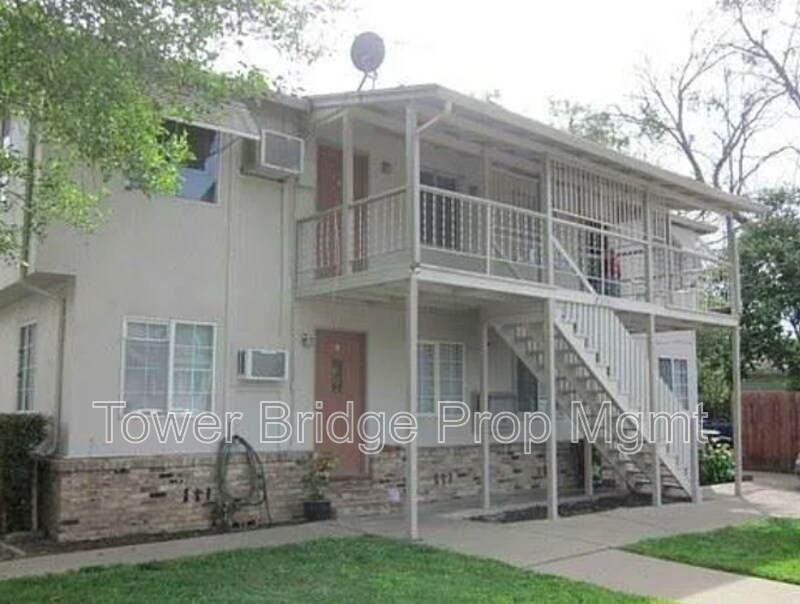 2701 San Fernando Way in Sacramento, CA - Building Photo
