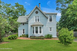 18 Middletown Ave in Atlantic Highlands, NJ - Building Photo