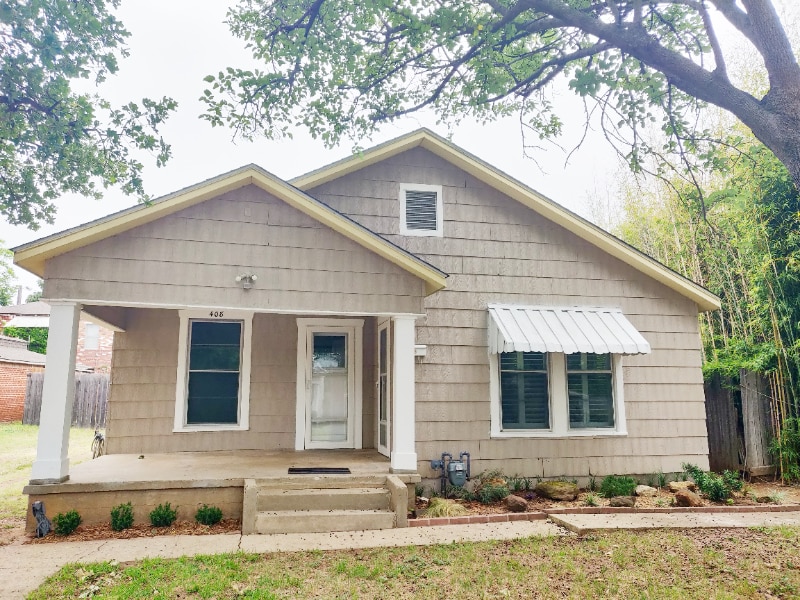 408 N Elm St in Arlington, TX - Building Photo