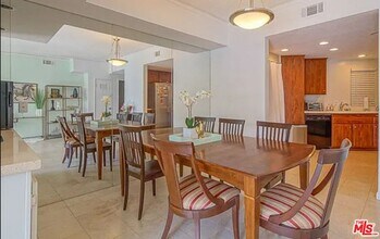 723 Westmount Dr-Unit -203 in West Hollywood, CA - Building Photo - Building Photo