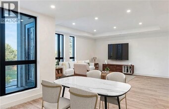 4390 Hillview Dr in Beamsville, ON - Building Photo - Building Photo