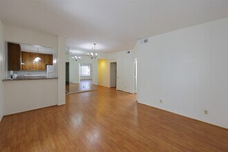 2209 S Braeswood Blvd in Houston, TX - Building Photo - Building Photo