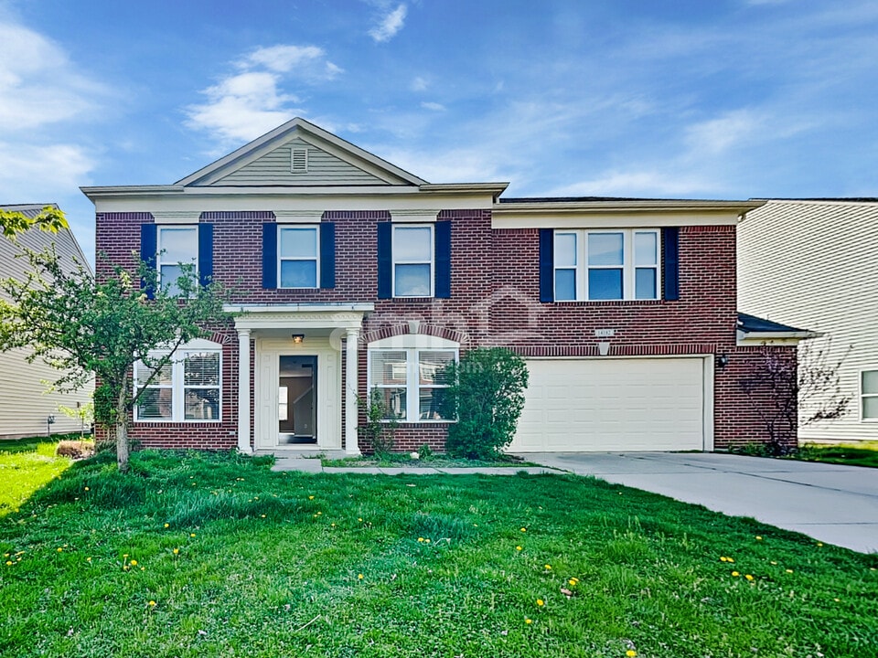14182 Calming Waters in Fishers, IN - Building Photo