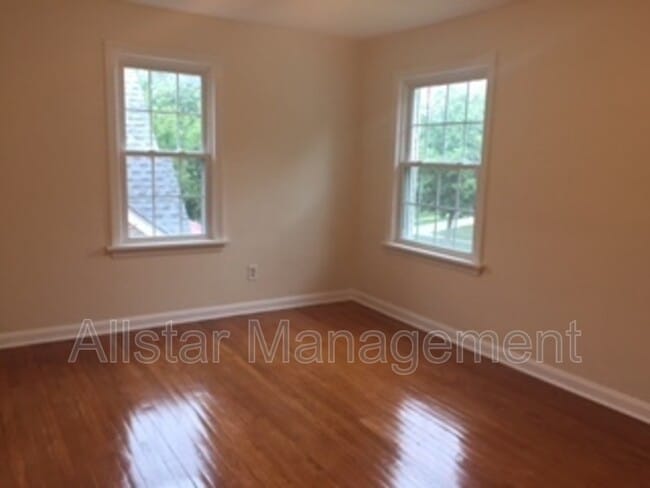 330 E 211th St in Euclid, OH - Building Photo - Building Photo