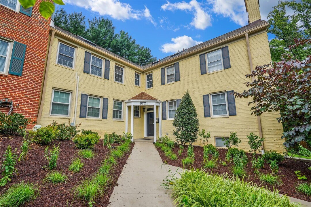 8201 Grubb Rd in Silver Spring, MD - Building Photo