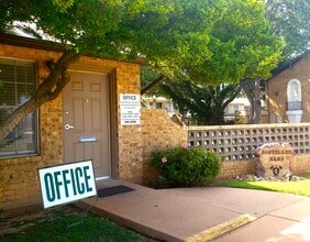 Southland Arms in San Angelo, TX - Building Photo - Building Photo
