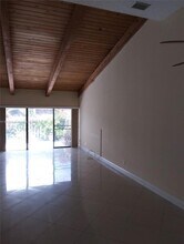 2675 Parkview Dr S in Hallandale Beach, FL - Building Photo - Building Photo