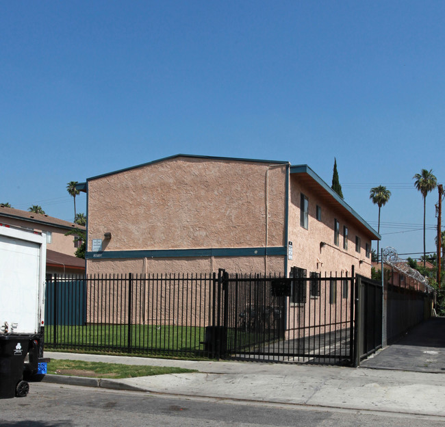 14753 Delano St in Van Nuys, CA - Building Photo - Building Photo