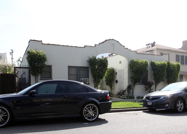 Darlington Court Apartments in Los Angeles, CA - Building Photo - Building Photo