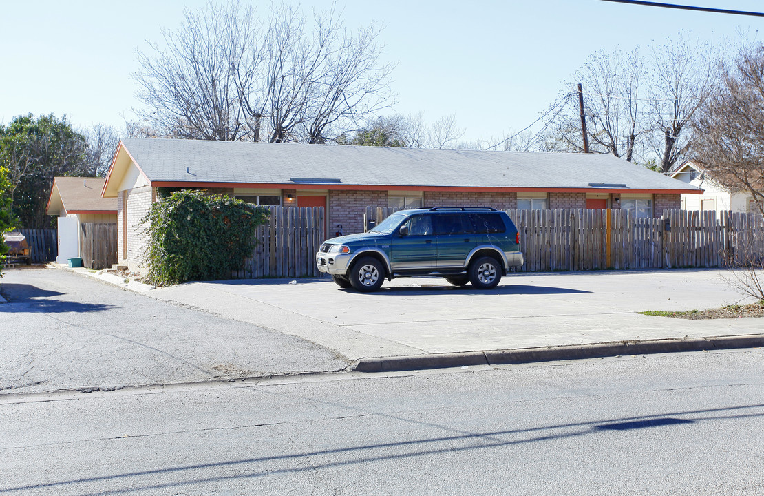 617 Clay St in Kerrville, TX - Building Photo