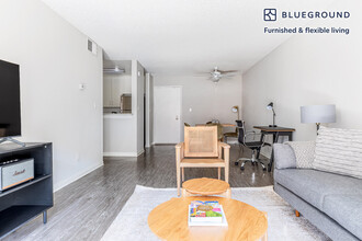 3941 Veselich Ave, Unit FL2-ID501 in Los Angeles, CA - Building Photo - Building Photo