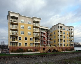 The Cleveland Condominiums in Redmond, WA - Building Photo - Building Photo