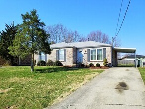 9211 N Pirogue Ct in Louisville, KY - Building Photo - Building Photo