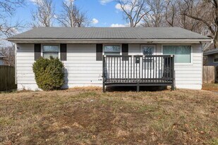 135 Dundee Cir in St. Louis, MO - Building Photo