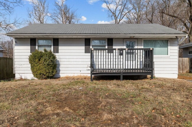 property at 135 Dundee Cir