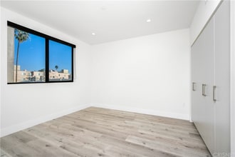 5923 Laurel Canyon Blvd in Los Angeles, CA - Foto de edificio - Building Photo