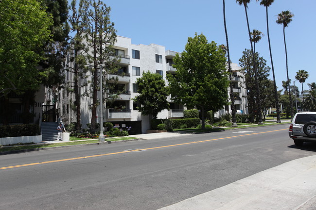 Montana Avenue in Santa Monica, CA - Building Photo - Building Photo