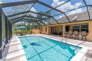 2960 10th Ave NE in Naples, FL - Building Photo