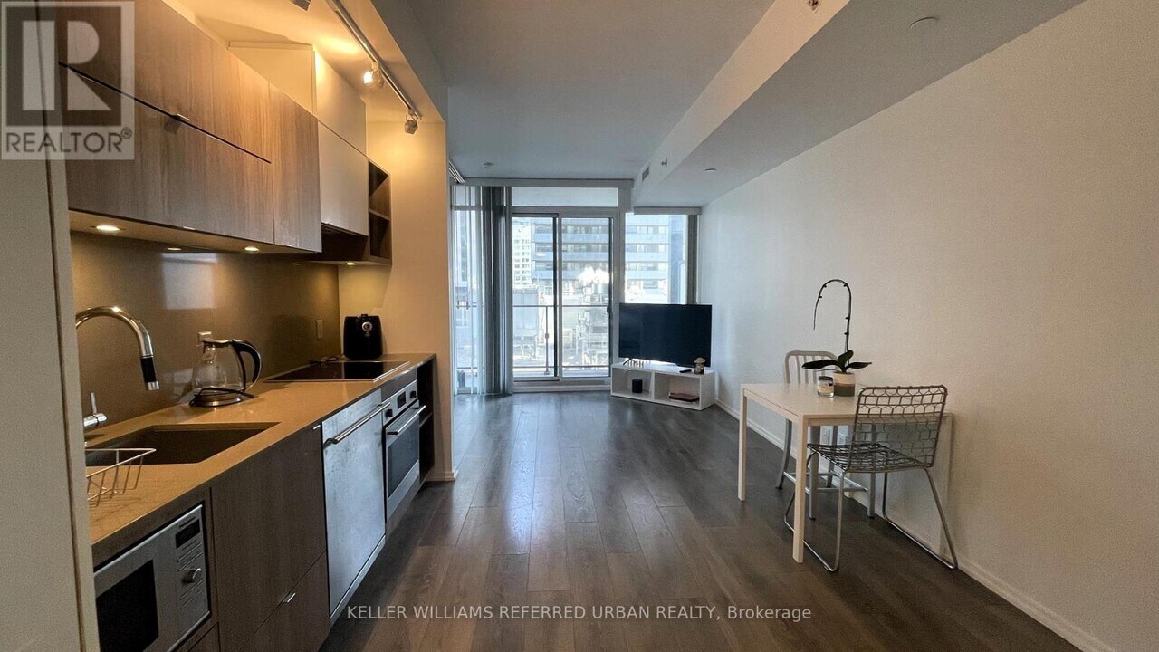 125-1125 Peter St in Toronto, ON - Building Photo