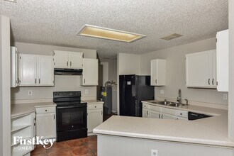 13391 Greenstone in San Antonio, TX - Building Photo - Building Photo